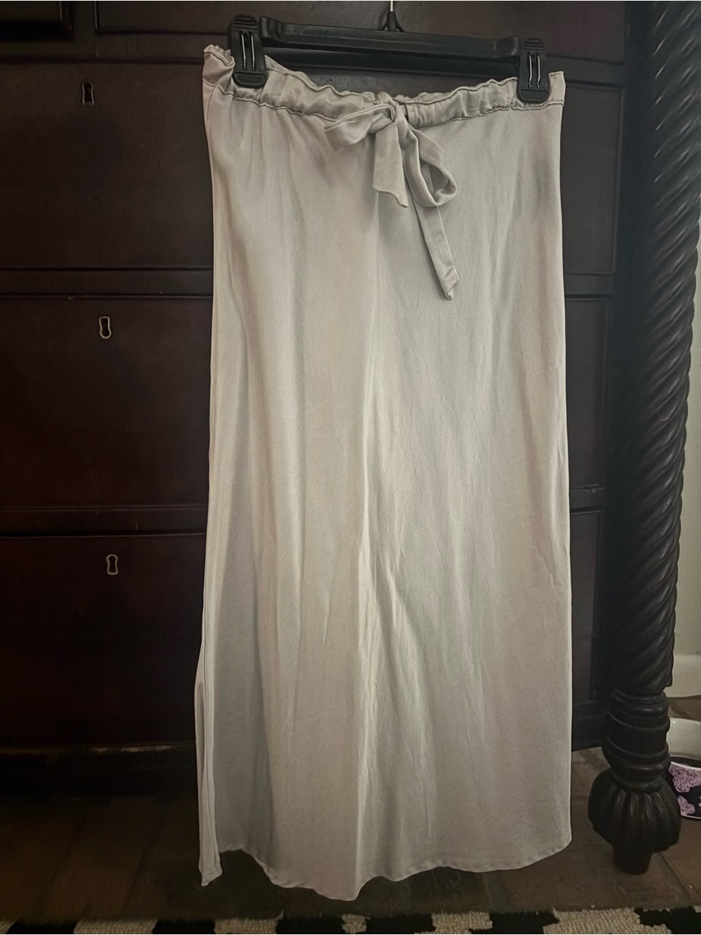 Women's Midi Tie-Waist Skirt in Light Gray